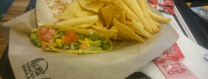 Taco Bell is one of Locais curtidos por Raif.
