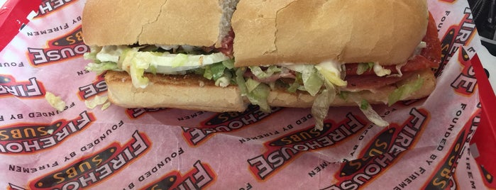 Firehouse Subs is one of Locais curtidos por Savannah.