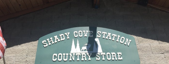 Shady Cove Station and Country Store is one of Crater Lake.