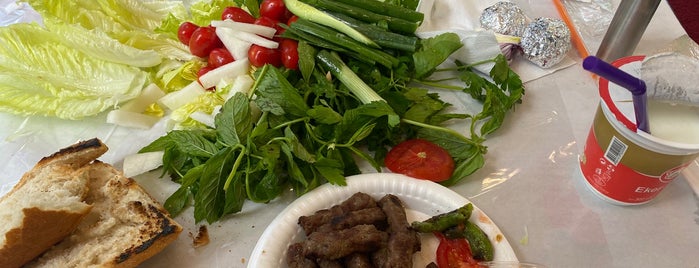 Meşhur Yıldızeller Köftecisi is one of yemek.