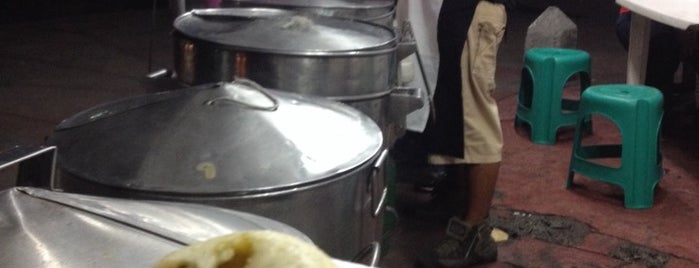Super Tamales Del Chef is one of สถานที่ที่ AdRiAnUzHkA ถูกใจ.