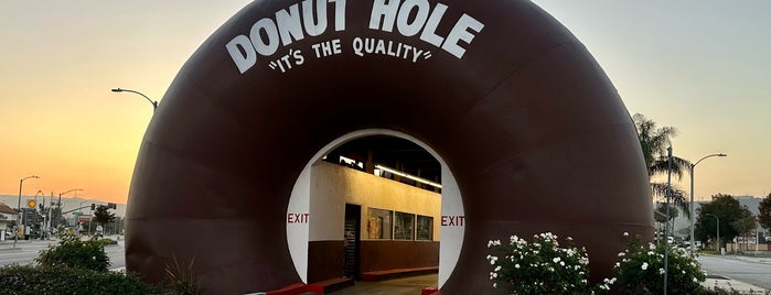 The Donut Hole is one of Lugares guardados de naveen.