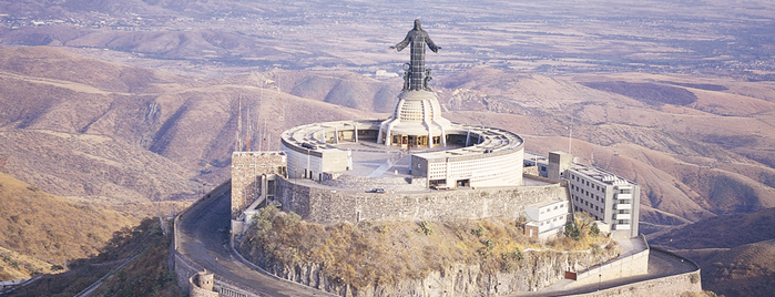 Cerro del Cubilete is one of Guanajuato de las momias.