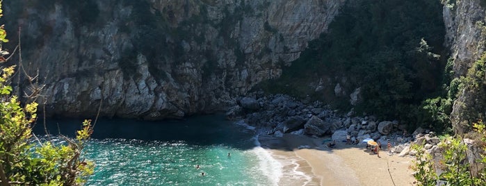 Fakistra Beach is one of Locais curtidos por Nikos.