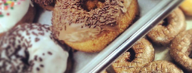 Bosa Donuts is one of Lugares guardados de ben.