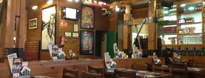 Foster's Hollywood is one of Gabrielさんのお気に入りスポット.
