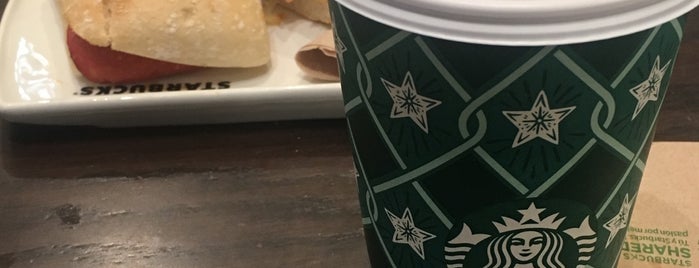 Starbucks is one of Orte, die Aline gefallen.