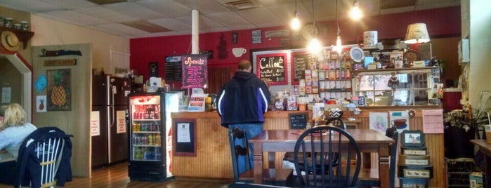 The Pineapple Tea Room & Coffee Shoppe is one of Orte, die Phil gefallen.