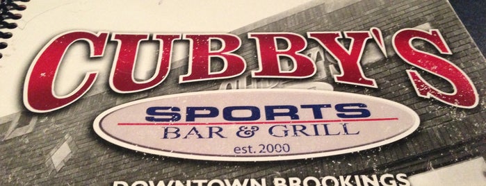 Cubby's Sports Bar and Grill is one of สถานที่ที่บันทึกไว้ของ Niqui.