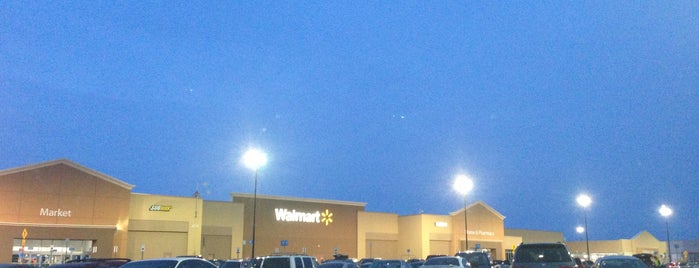 Walmart Supercenter is one of Tempat yang Disimpan Chelsea.