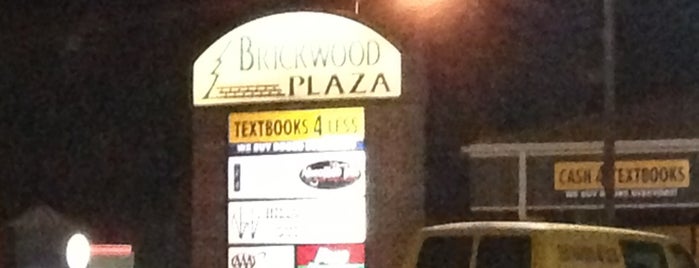 Brickwood Plaza is one of สถานที่ที่ Chelsea ถูกใจ.
