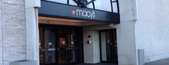 Macy's is one of Orte, die JoAnne gefallen.