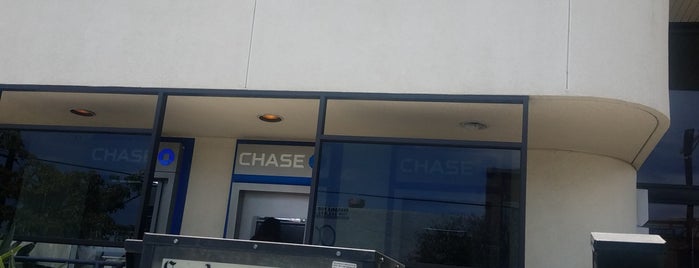 Chase Bank is one of สถานที่ที่ Oscar ถูกใจ.