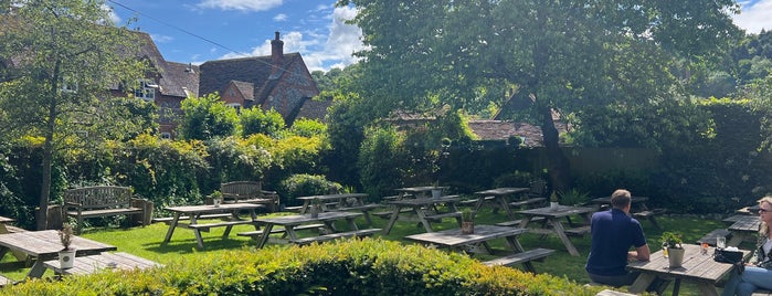 Stag & Huntsman Inn is one of Ferry Cottage.