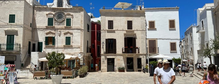 Piazza Vittorio Emanuele is one of Polignano a Mare.