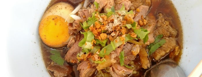 ก๋วยเตี๋ยวเนื้อตุ๋น ทิพวัลซอย53 is one of Favorite Food.
