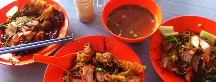 Lebuh Acheh Wan Than Mee (打石街雲吞麵) is one of Penang (Island) Food Hunt List.