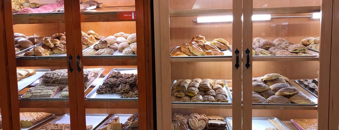 Panaderia Artesenal is one of Lugares favoritos de Arthur.