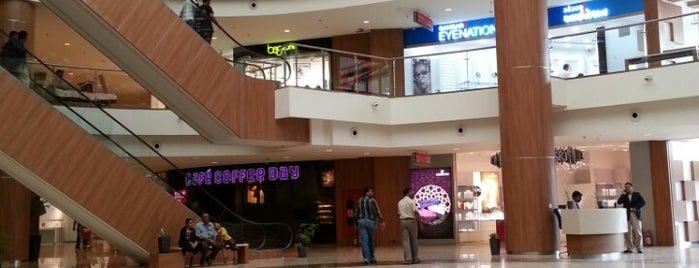 Inorbit mall is one of Locais curtidos por Viral.