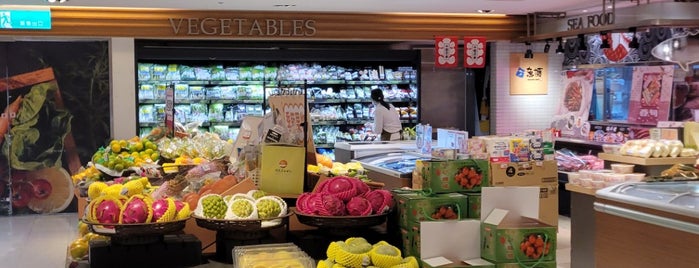 Shin Kong Mitsukoshi (Taipei Nanxi Store 1) is one of Lugares favoritos de Celine.