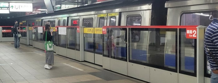 MRT Shuanglian Station is one of Taiwan.
