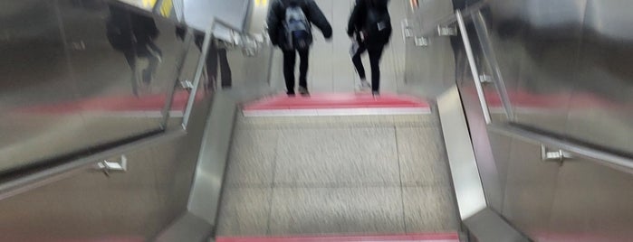 MRT 雙連駅 is one of Sigekiさんのお気に入りスポット.