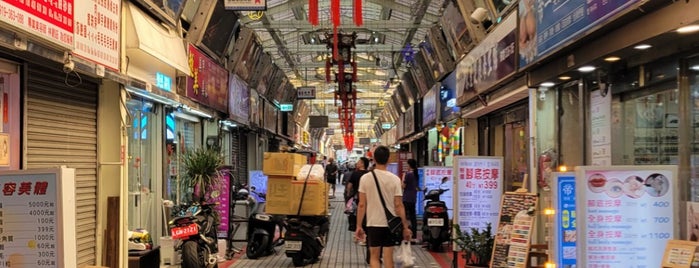 Huaxi Street Tourist Night Market is one of Taipei.