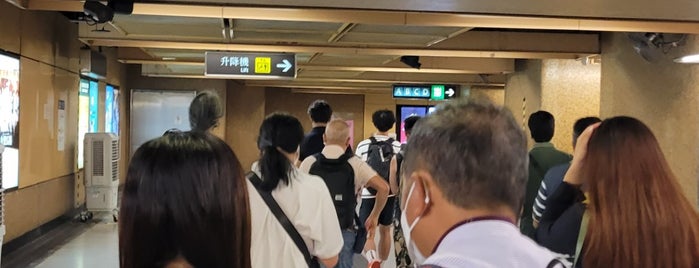 MTR 上環駅 is one of Shankさんのお気に入りスポット.