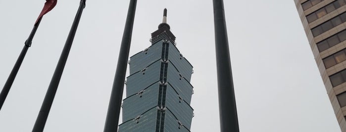 Grand Hyatt Taipei is one of Tempat yang Disukai Thomas.