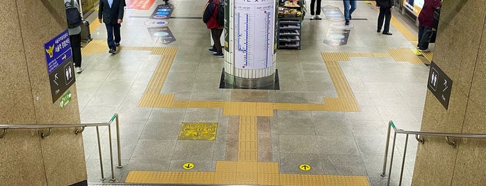 ソウル駅 1号線 is one of 서울 지하철 1호선 (Seoul Subway Line 1).