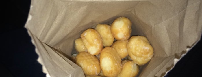 Daylight Donuts is one of สถานที่ที่ Orietta ถูกใจ.