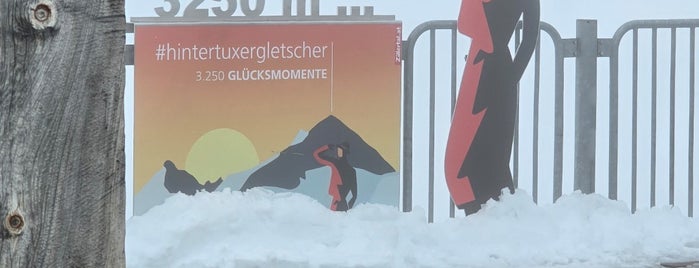 Hintertuxer Gletscher is one of Австрия, НГ 2015.