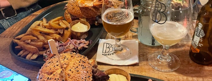 Beers & Barrels is one of Utrecht - restauranten en hapjes.