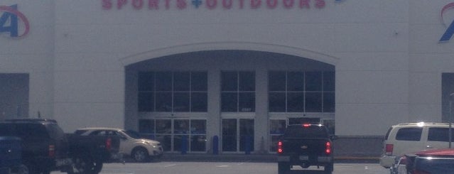 Academy Sports + Outdoors is one of สถานที่ที่ Terry ถูกใจ.