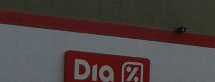 Dia Supermercado is one of Meus lugares.