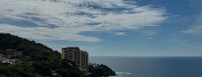 Hotel Las Brisas Ixtapa is one of Anaさんのお気に入りスポット.