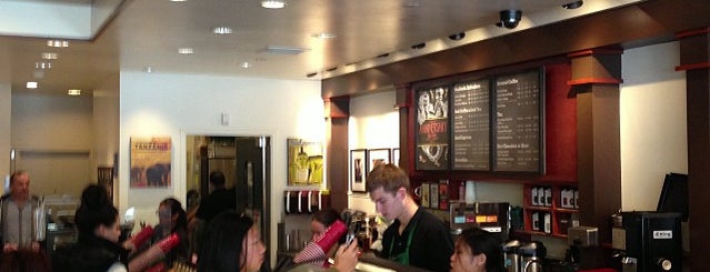 Starbucks is one of Lieux qui ont plu à Chris.