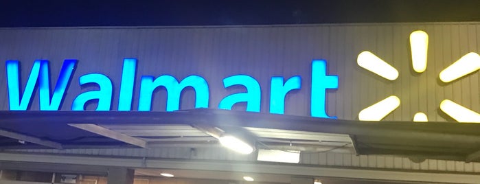 Walmart is one of Supermercados.