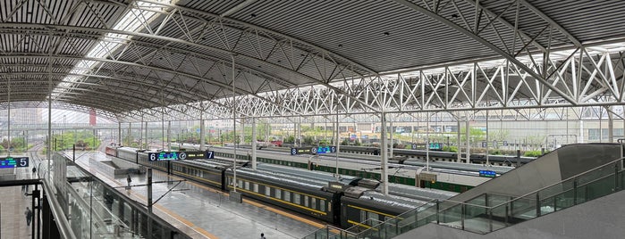 Shanghai Railway Station is one of High Speed Railway stations 中国高铁站.