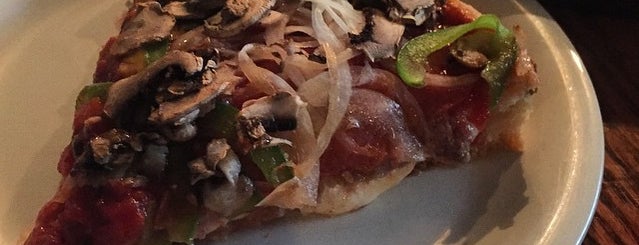 Uno Pizzeria & Grill - Chicago is one of Benjamin : понравившиеся места.