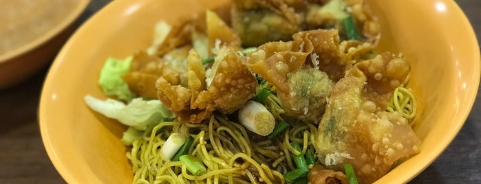 Da Sheng Mushroom Minced Meat Noodles 大勝香菇肉脞面 is one of Singapore: Local Delights.