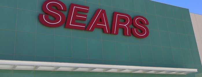Sears is one of Azarelyさんのお気に入りスポット.