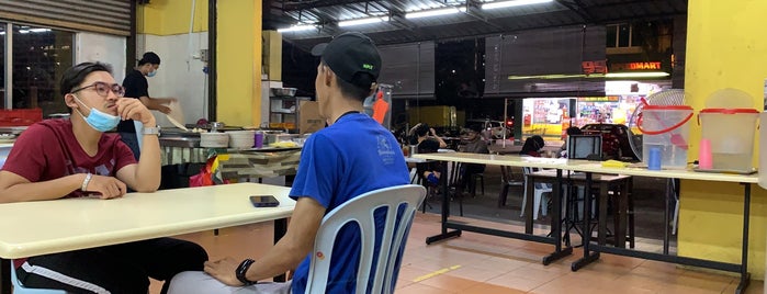 Restoran Mak Uda Seksyen 13, Shah Alam is one of ꌅꁲꉣꂑꌚꁴꁲ꒒'ın Beğendiği Mekanlar.