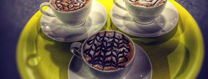257.CADDE Mia street caffee is one of Posti che sono piaciuti a Sinan.
