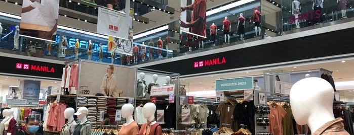 Uniqlo ユニクロ Manila Global Flagship Store is one of Tempat yang Disukai Kind.