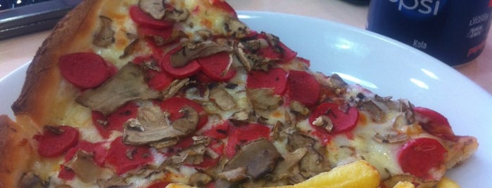 Orient Pizza is one of Posti che sono piaciuti a Hasan.