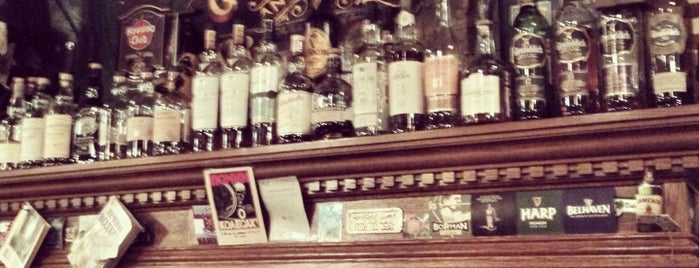 Mollie's Irish Pub is one of Mariaさんの保存済みスポット.
