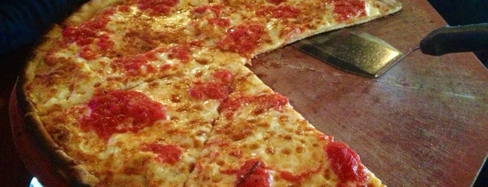 Anthony's Coal Fired Pizza is one of Dan : понравившиеся места.