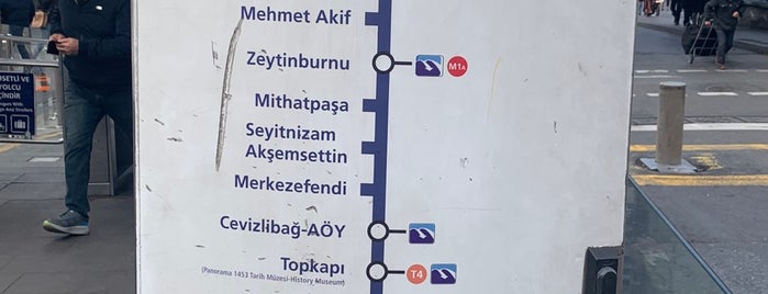 Aksaray Tramvay Durağı is one of Yolumun Ustundekiler.