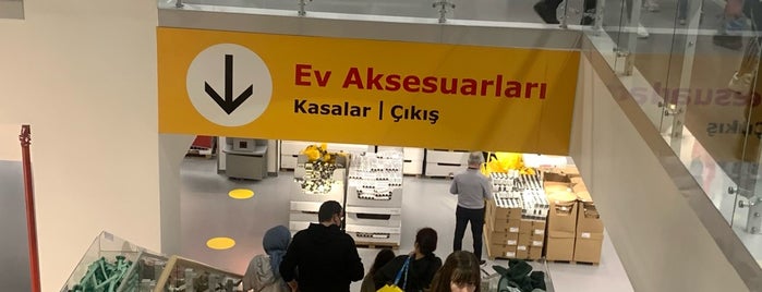IKEA is one of Orte, die Melike gefallen.